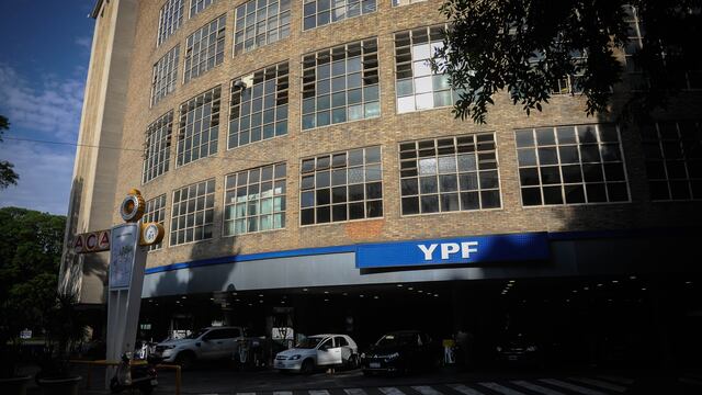 YPF aumenta el precio de sus naftas
Foto Federico Lopez Claro
