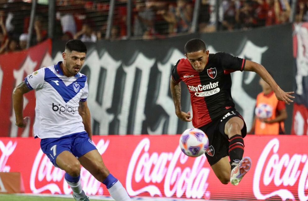 Festejo rojinegro: una jugada de Juani Sforza aseguró el triunfo de Newell’s frente a Vélez
