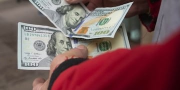 En el mercado informal el dólar bajó