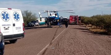Fatal accidente en Santa Rosa. El conductor de una camioneta murió, y el chofer y cuatro abuelos fueron internados.