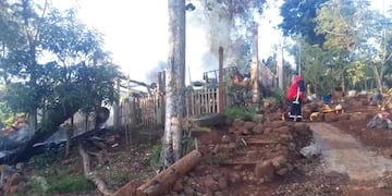 Juntan donaciones para la familia que perdió todo en un incendio en Puerto Iguazú.