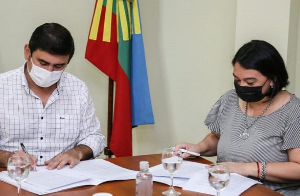Firma de convenio para Regularización Dominial en Eldorado