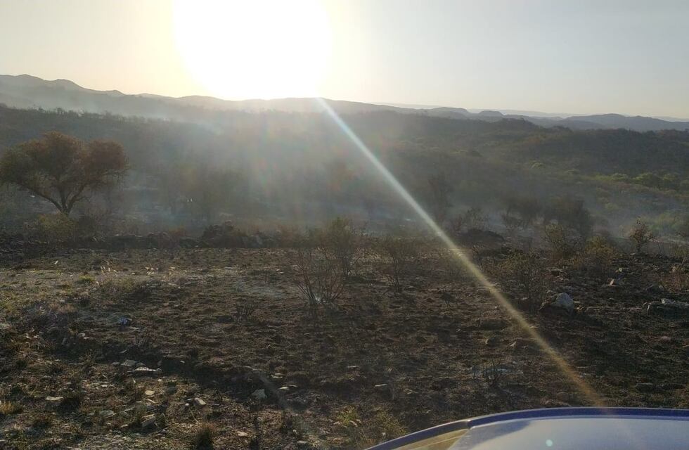 Bomberos lograron contener el incendio en el Valle de Paravachasca