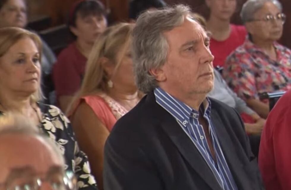 El secretario de Seguridad de Córdoba estuvo en la misa de jueves Santo en la parroquia de Mariano Oberlín