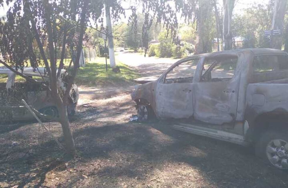 Los Aromos: investigan incendio de dos autos de una dirigente del Pro