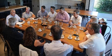 Morales invitó a los dirigentes mendocinos al acto de lanzamiento de su precandidatura presidencial el próximo 15 de marzo en el Teatro "Gran Rex" de Buenos Aires.