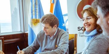 Firmaron convenio para avanzar en la conexión de gas del Barrio 11 de Noviembre