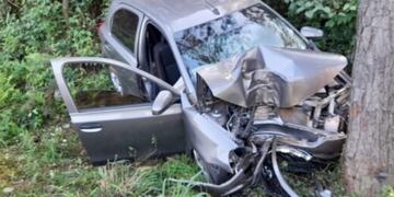 Accidente vial en El Alcázar: despistó e impactó contra un árbol.