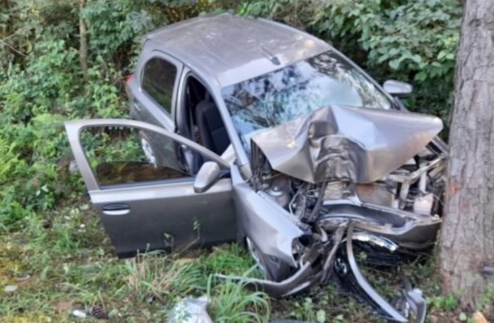 Accidente vial en El Alcázar: despistó e impactó contra un árbol
