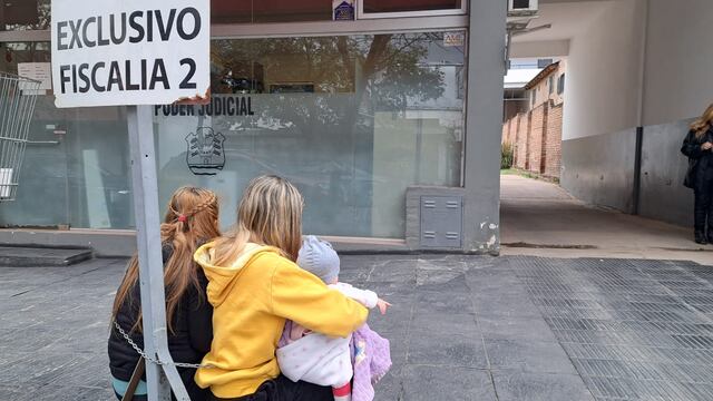 Se encadenaron para pedir justicia