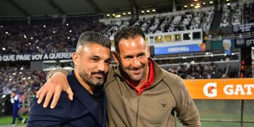 Buena onda entre los técnicos. Diego Dabove controló en Instituto al peligroso Talleres de Javier Gandolfi (Imágenes Facundo Luque y José Gabriel Hernández)