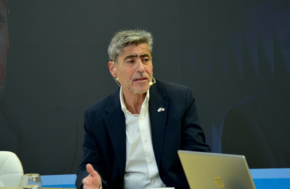 Investigan si “pincharon” el teléfono del ministro de Seguridad de Córdoba