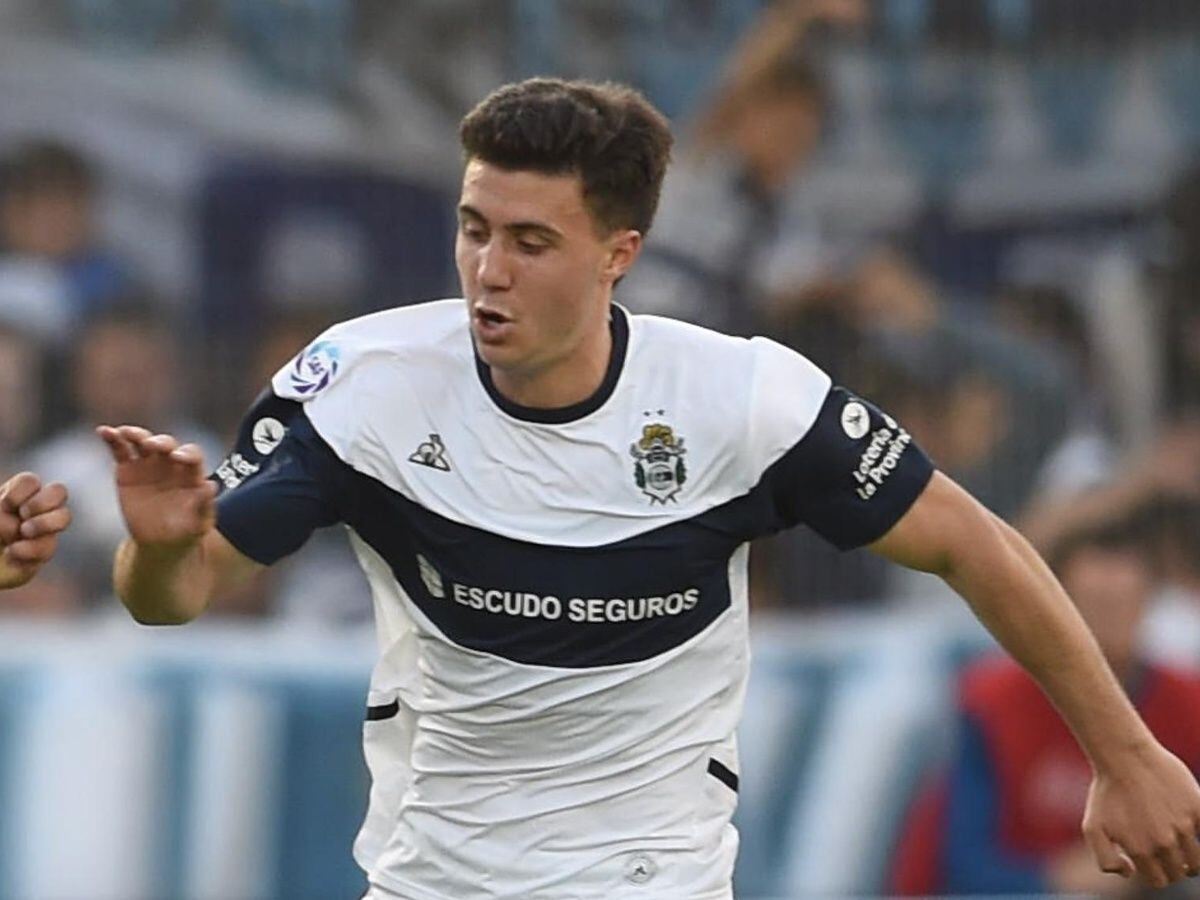 El volante ofensiva Paradela, quien estuvo en la mira de River, suena en Talleres.