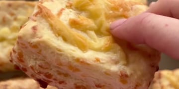 Cómo hacer scones de queso muy sabrosos con pocos ingredientes: receta ideal para acompañar los mates de la tarde