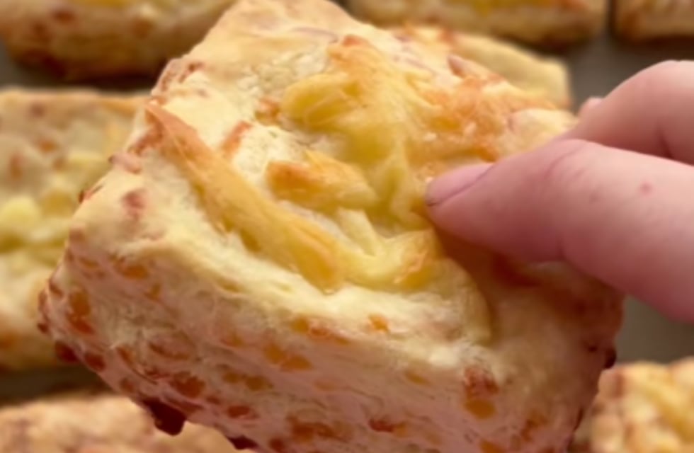 Cómo hacer scones de queso muy sabrosos con pocos ingredientes: receta ideal para acompañar los mates de la tarde