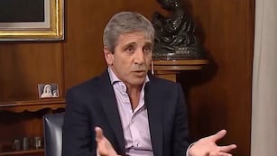 El ministro de Economía, Luis Caputo, habló sobre jubilaciones, subsidios, inflación e Impuesto a la Ganancias en una entrevista televisiva. Foto: Captura de video