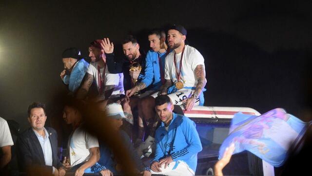 La selección campeona fue recibida por una multitud. (Clarín)