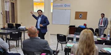José Farhat capacitó a equipos técnicos sobre ciudadanía digital, prevención en entornos virtuales y gobierno abierto.