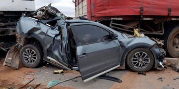 Uno de los siniestros que involucró autos y camiones (Foto:  Néstor Ghino).