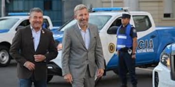 Roncaglia en la entrega de patrulleros junto al gobernador Frigerio.
