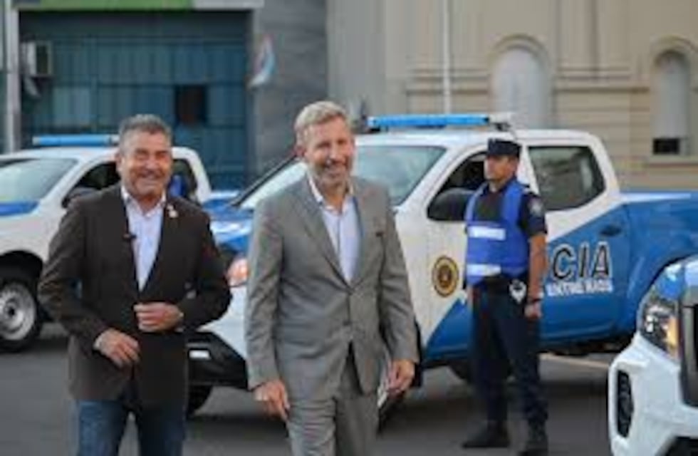 Roncaglia y Casaretto se cruzaron en redes por la compra de patrulleros