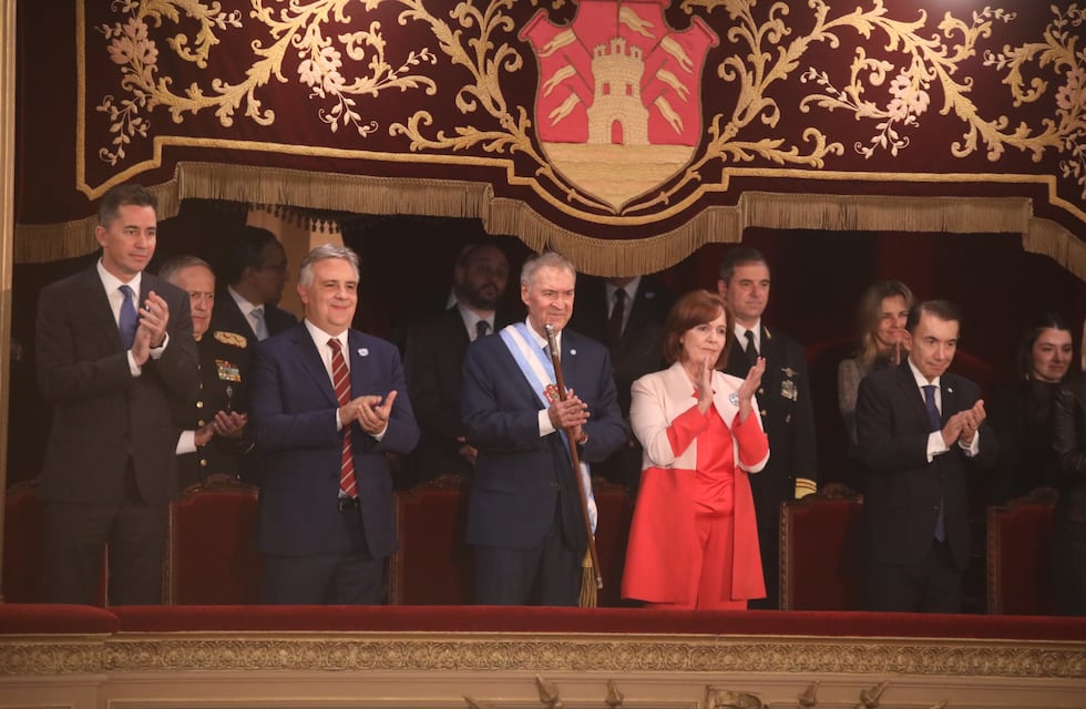 25 de mayo en Córdoba: así fue la Velada Patria Protocolar y el Cambio de Guardia en el Cabildo