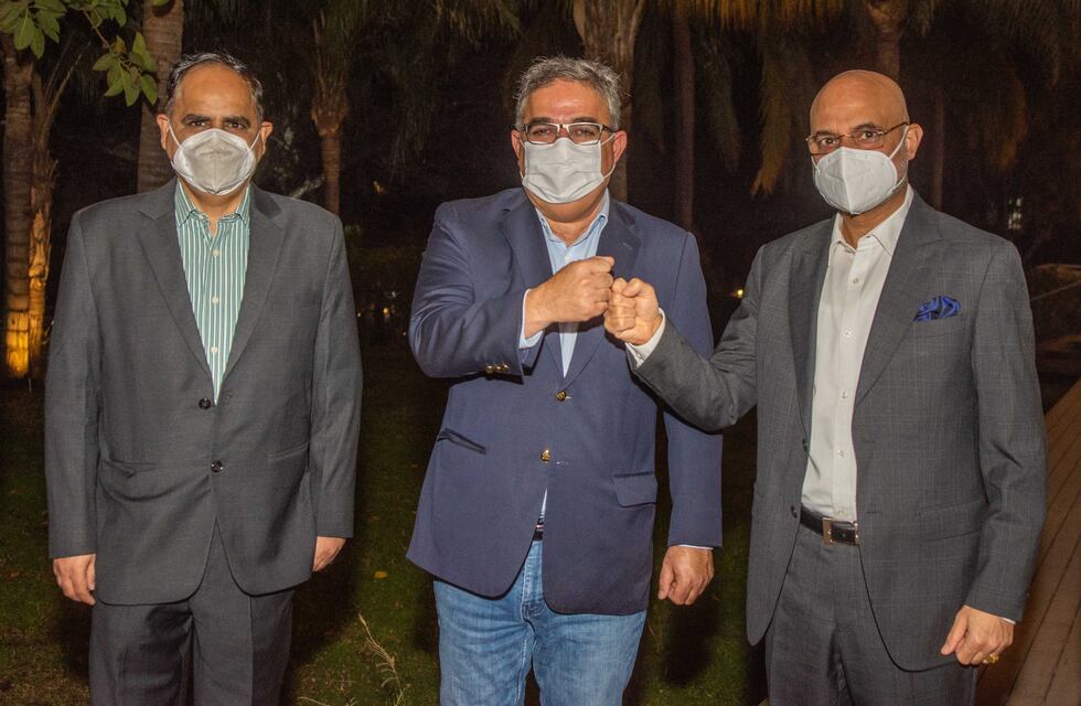 El Gobernador Raúl Jalil recibió al embajador de la India y visitaron el Salar del Hombre Muerto