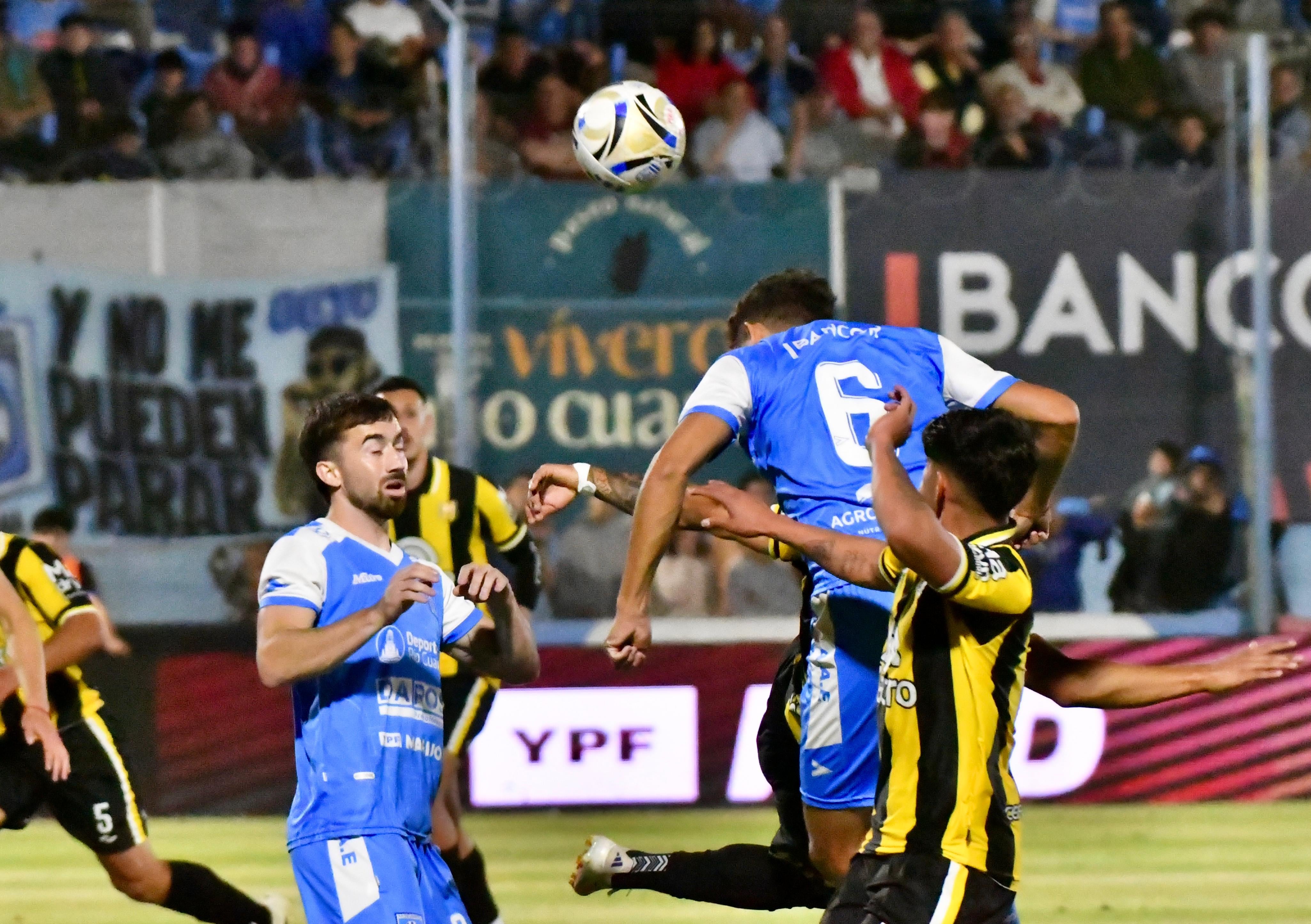 La final del Reducido entre Estudiantes de Río Cuarto y Deportivo Madryn. (Tomy Fragueiro / La Voz).