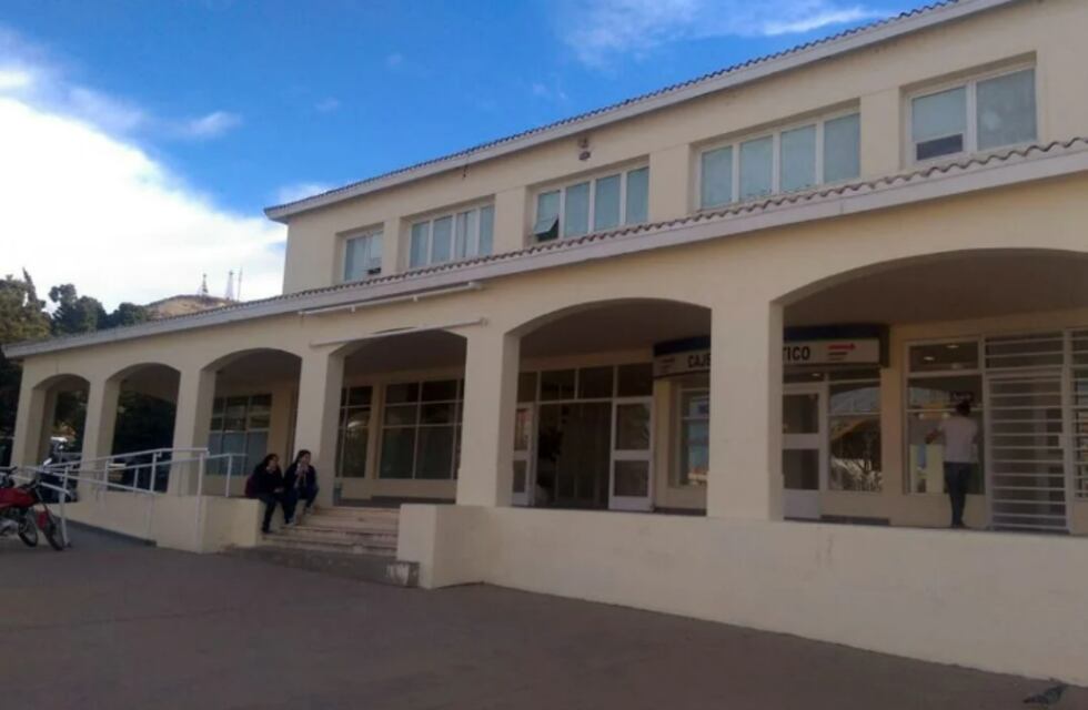 Un instituto de Comodoro le pidió a una docente que dé clases aún con licencia por tratamiento oncológico
