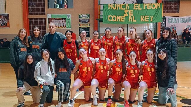 Juana Montivero, Pilar Recchioni y Julia Quinteros lograron la clasificación a la Final Four con el U 15 de Bahiense del Norte. (Foto: Punta Basquet).