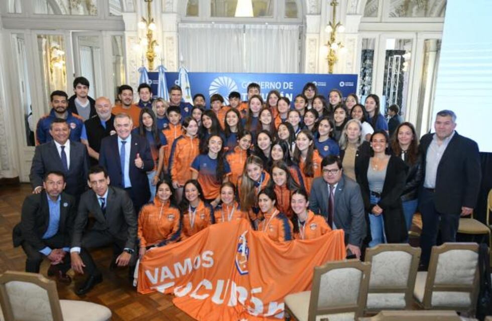 Jaldo apoya a los futuros campeones del hockey tucumano