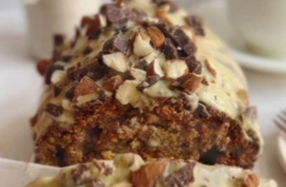 Cómo hacer budín de frutos secos y chocolate: la receta para disfrutar en Navidad 2025