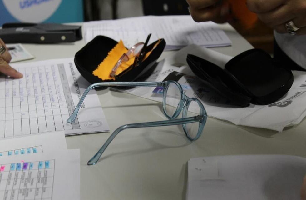 Entregaron anteojos recetados a vecinos de Ushuaia