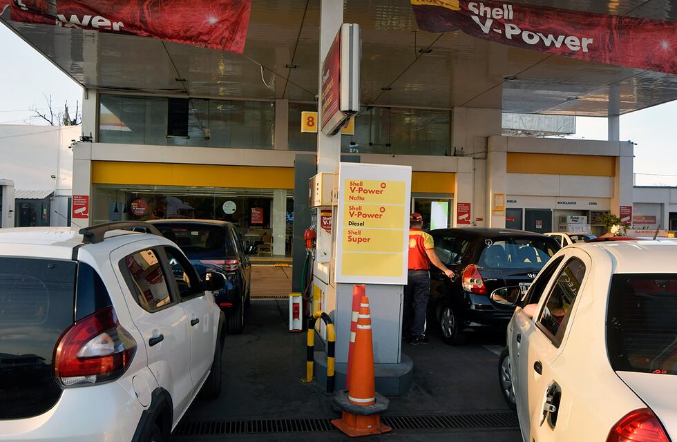 Mientras esperan por un acuerdo de precios, las empresas de combustibles aseguran que “se normaliza el abastecimiento”