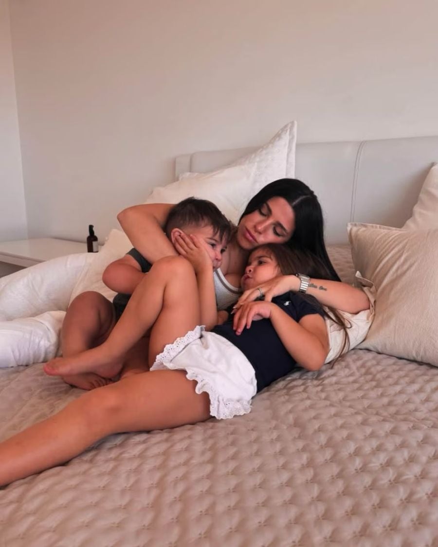 Valentina Cervantes con sus dos hijos