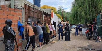 El personal de la AIC hizo 12 allanamientos en la zona de Cerrillos al 3900.