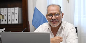 El legislador sostiene que la creación de la misma esta amparada en los artículos 124º y 125º de la Constitución Nacional.