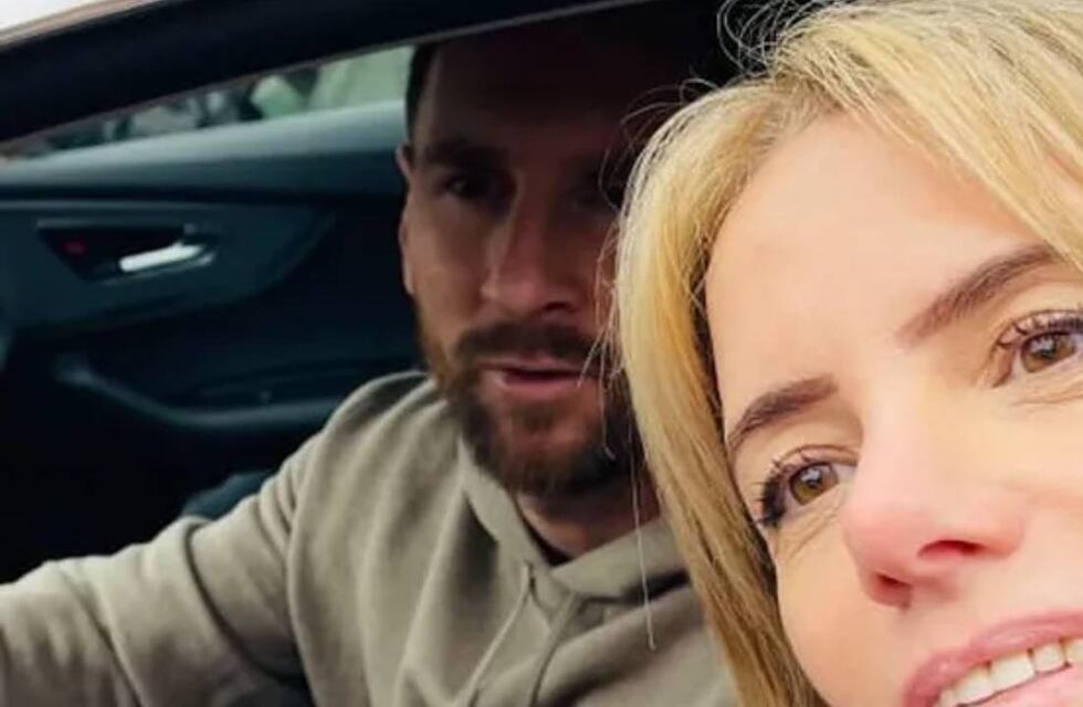Locura de hinchas por sacarse una foto con Lionel Messi a la salida de su casa de Funes