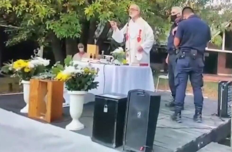 Realizaron multitudinaria misa en un predio de Adrogué y se enojaron con la Policía