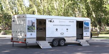 El Museo Itinerante de Fotografía es un tráiler que contiene una sala de exposición ambulante.