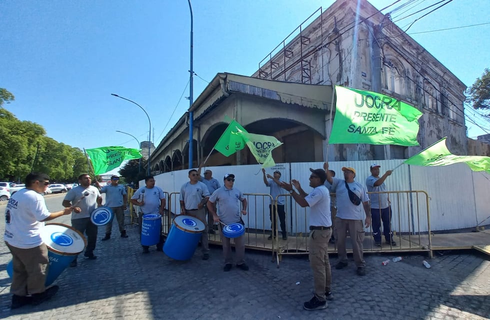 Protesta de la UOCRA frente a los exAlmacenes Ripamonti