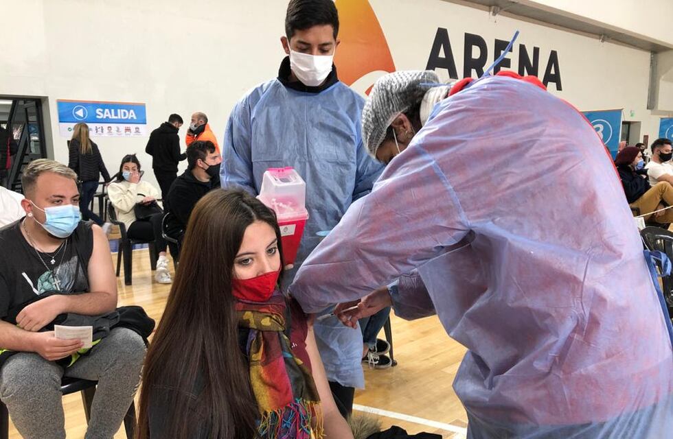 Continúa la vacunación en el Estadio Arena de Villa Carlos Paz y ya pueden vacunarse los mayores de 40