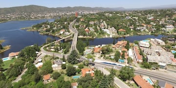 Ingreso a Villa Carlos Paz, visto desde lo alto.