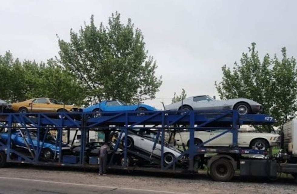 Caravana solidaria de autos clásicos y sports recorre Mendoza