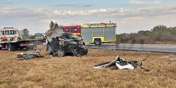 Dos personas murieron en choque entre un camión y un auto sobre la autopista Santa Fe – Rosario