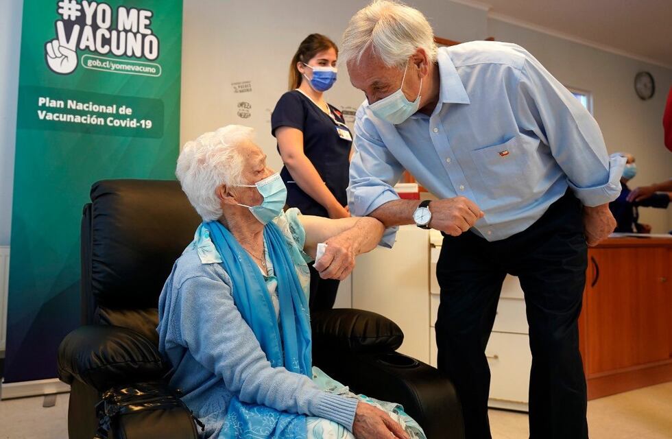 A solo tres días de iniciar la vacunación en adultos, Chile es el país que lleva la delantera en la región