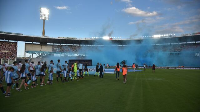 Belgrano ante River, y un maravilloso marco en el Kempes (La Voz).