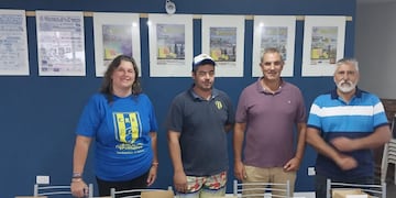 Club Recreativo Echegoyen entregó 12 equipos de handy para los Guardavidas