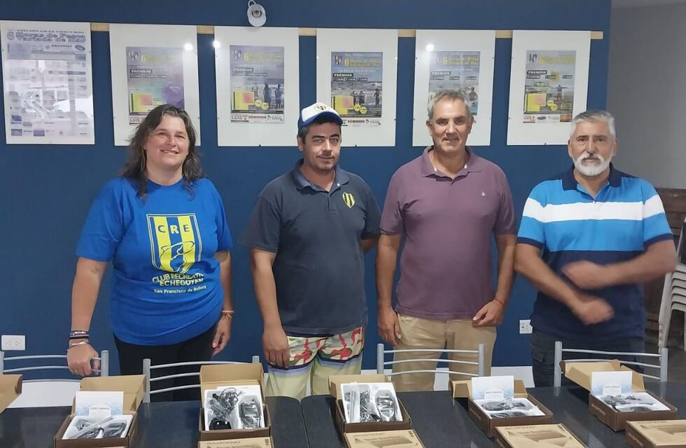 Club Recreativo Echegoyen entregó 12 equipos de handy para los Guardavidas