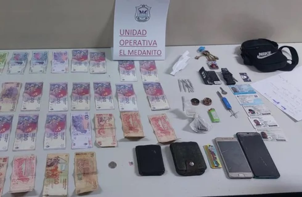 Dos hermanos escaparon en moto de la Policía pero los detuvieron: les hallaron droga y dinero en efectivo